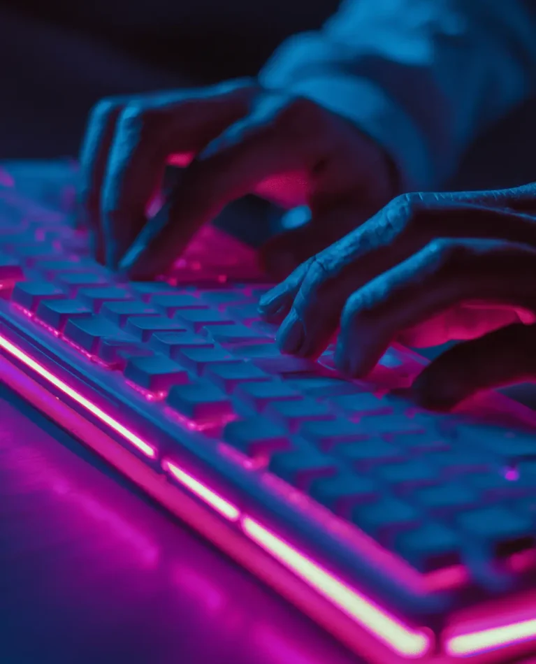 u9695896472_A_telecommunications_employee_typing_on_a_keyboard__e1bba2d5-e8a7-4eb6-af86-c92f2aeb2372 u9695896472_A_telecommunications_employee_typing_on_a_keyboard__e1bba2d5-e8a7-4eb6-af86-c92f2aeb2372