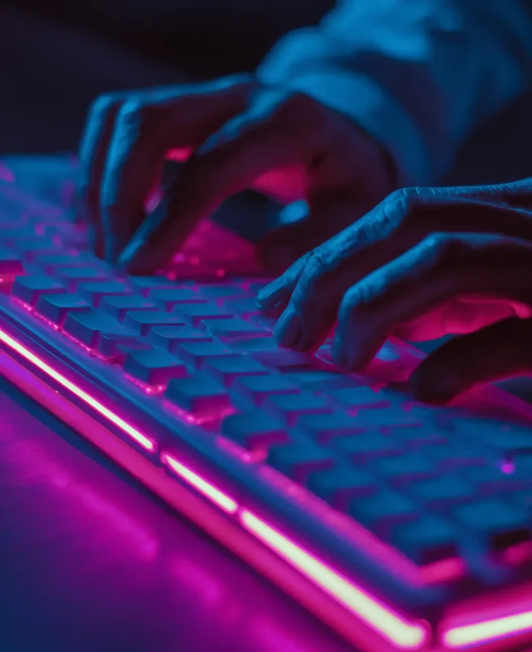 u9695896472_A_telecommunications_employee_typing_on_a_keyboard__e1bba2d5-e8a7-4eb6-af86-c92f2aeb2372