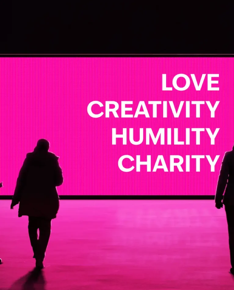 Projector-Screen-Mockup_1